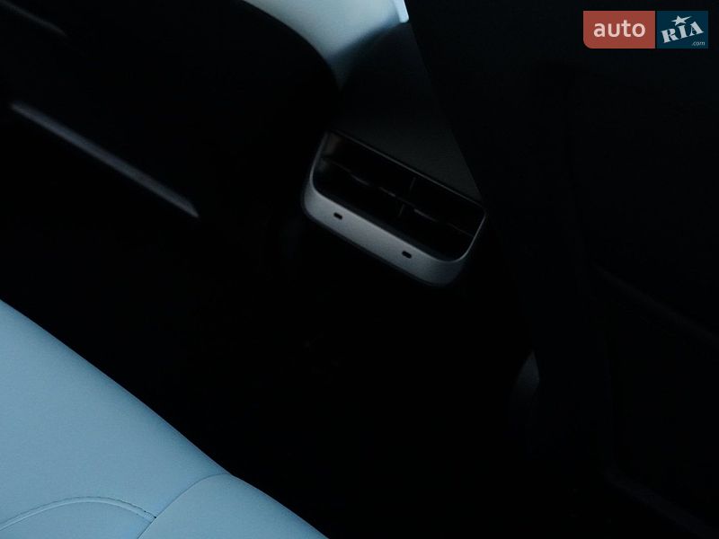 Седан Tesla Model 3 2024 в Дрогобичі