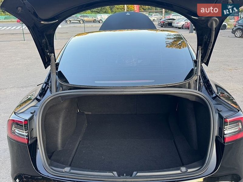 Седан Tesla Model 3 2021 в Киеве
