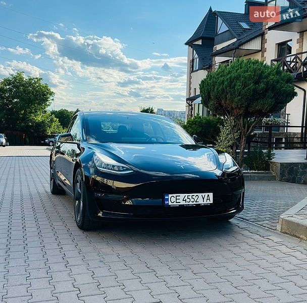 Седан Tesla Model 3 2019 в Черновцах