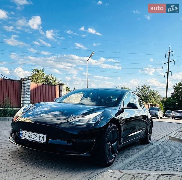 Седан Tesla Model 3 2019 в Черновцах