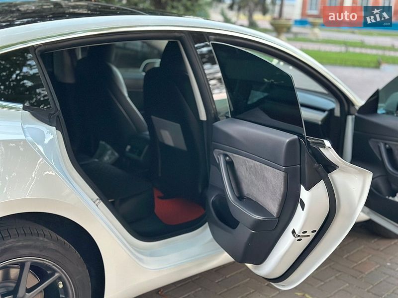 Седан Tesla Model 3 2019 в Сумах