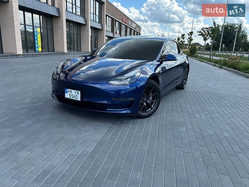 Седан Tesla Model 3 2022 в Виннице