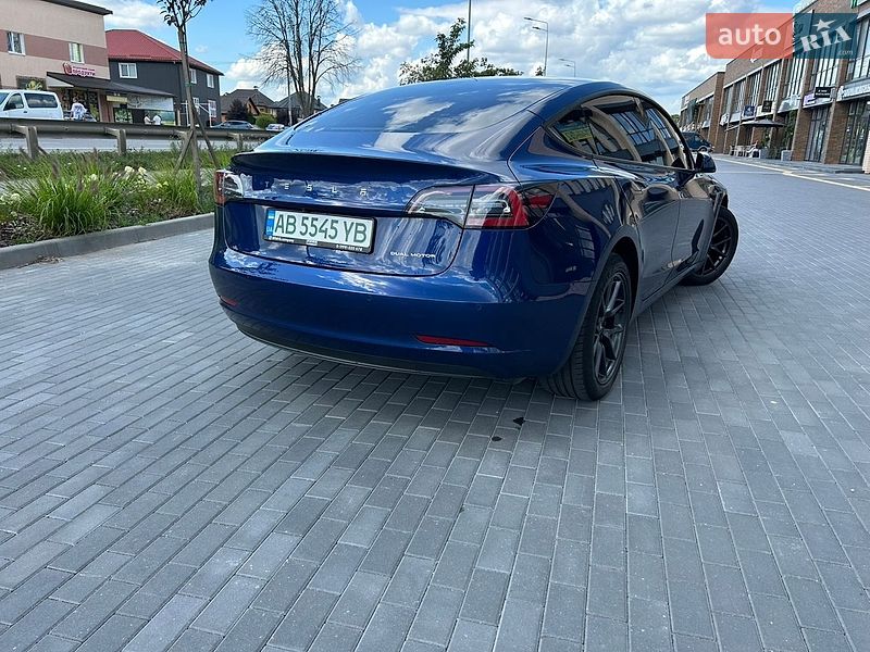 Седан Tesla Model 3 2022 в Виннице