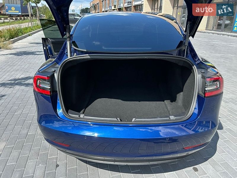 Седан Tesla Model 3 2022 в Виннице