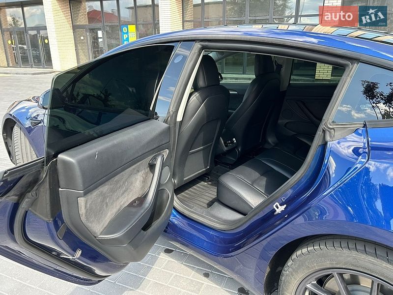 Седан Tesla Model 3 2022 в Виннице