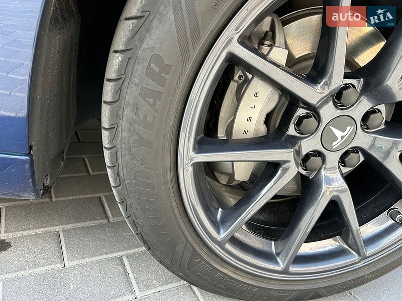 Седан Tesla Model 3 2022 в Виннице