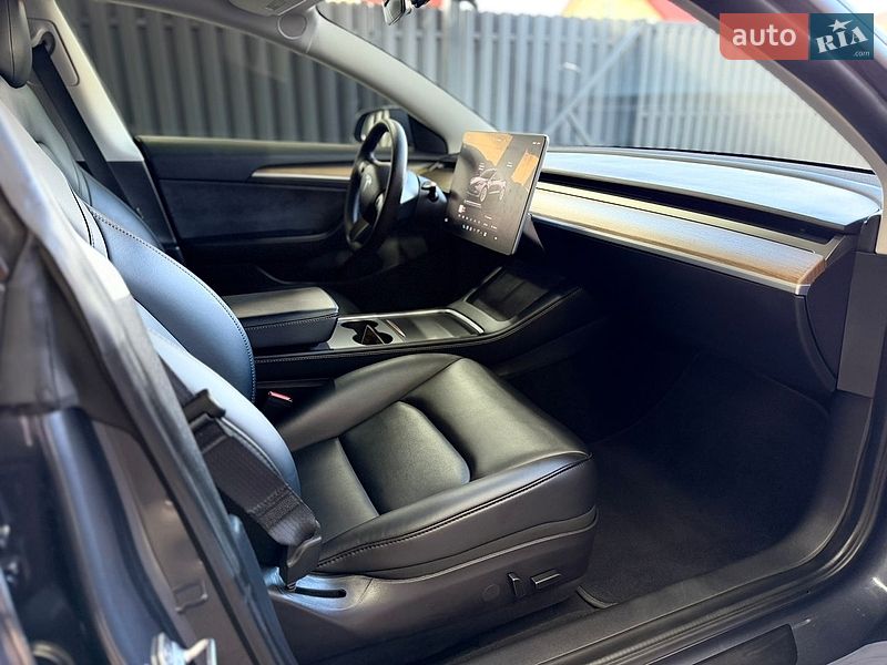 Седан Tesla Model 3 2022 в Львове