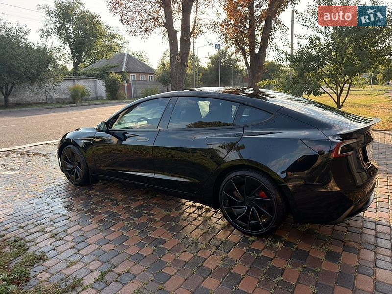 Седан Tesla Model 3 2024 в Черкасах