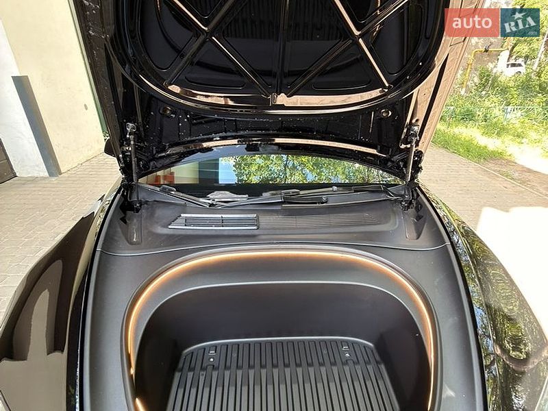 Седан Tesla Model 3 2024 в Черкасах