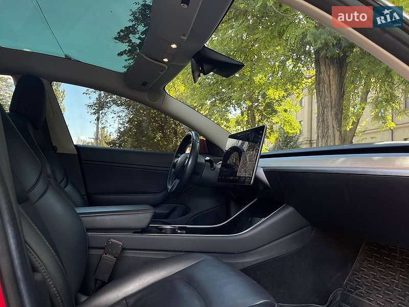 Седан Tesla Model 3 2018 в Николаеве