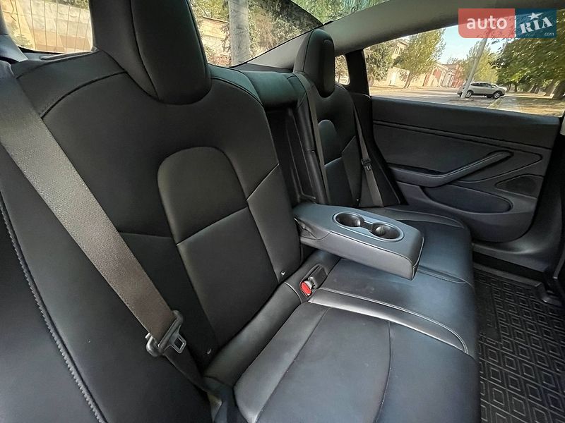 Седан Tesla Model 3 2018 в Николаеве