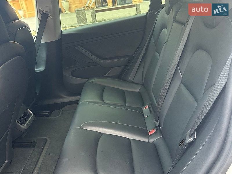 Седан Tesla Model 3 2021 в Одессе