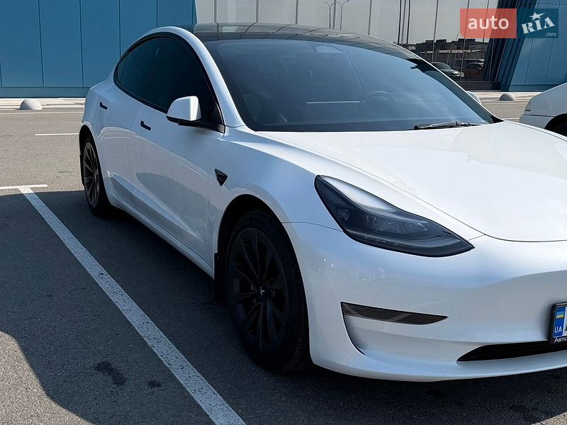 Седан Tesla Model 3 2023 в Киеве