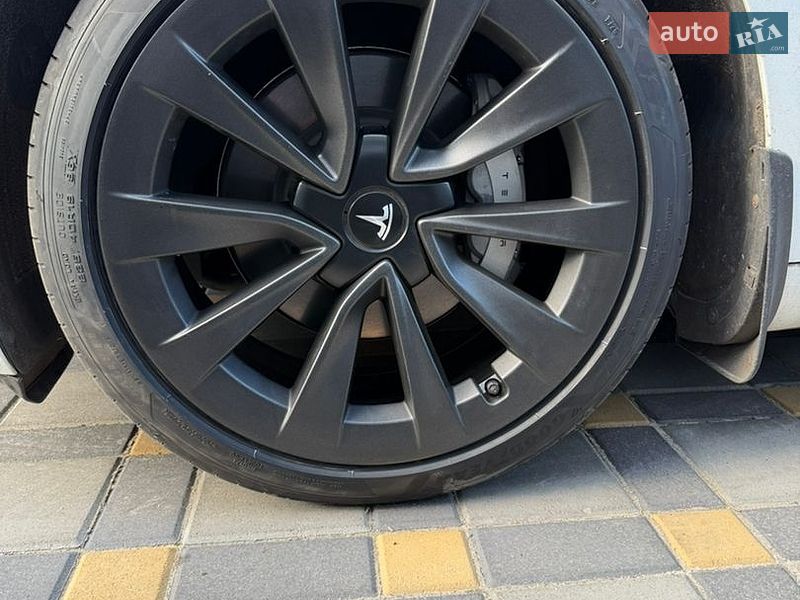 Седан Tesla Model 3 2023 в Киеве