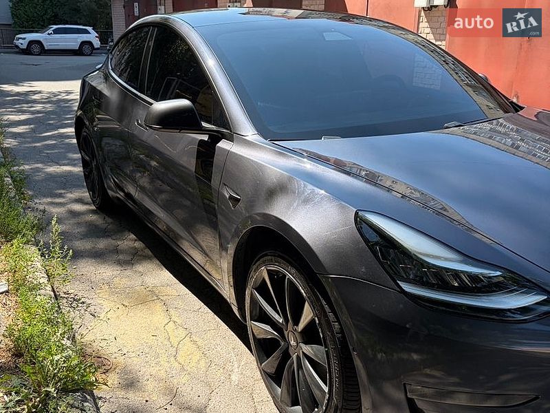 Седан Tesla Model 3 2020 в Виннице