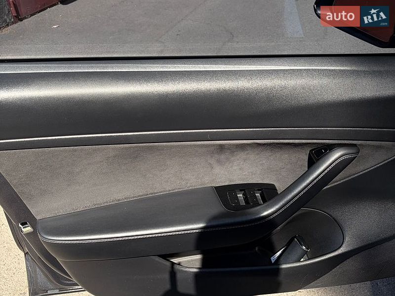 Седан Tesla Model 3 2020 в Виннице