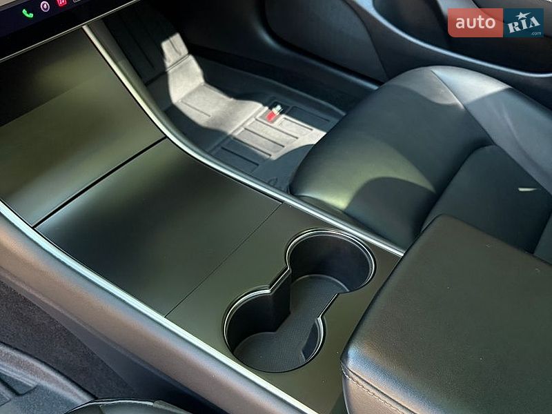 Седан Tesla Model 3 2020 в Виннице