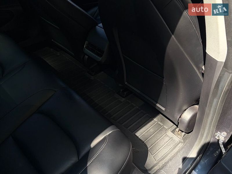 Седан Tesla Model 3 2020 в Виннице
