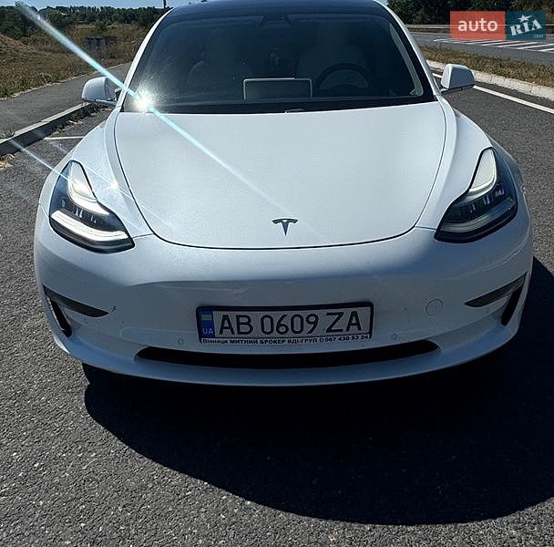 Седан Tesla Model 3 2019 в Тальном фото 3 Седан Tesla Model 3 2019 в Тальном