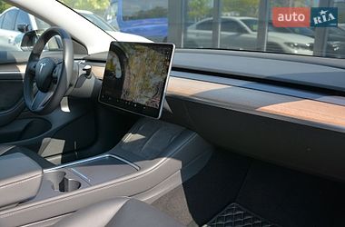 Седан Tesla Model 3 2023 в Києві