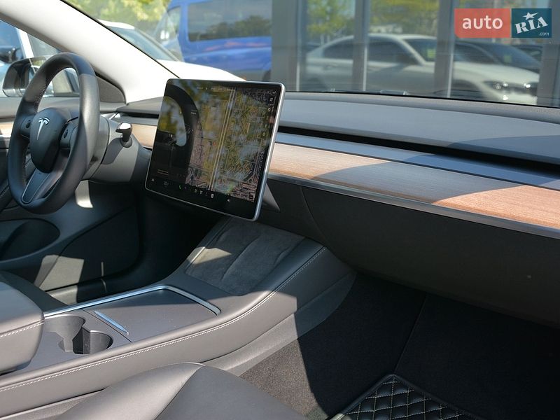 Седан Tesla Model 3 2023 в Києві