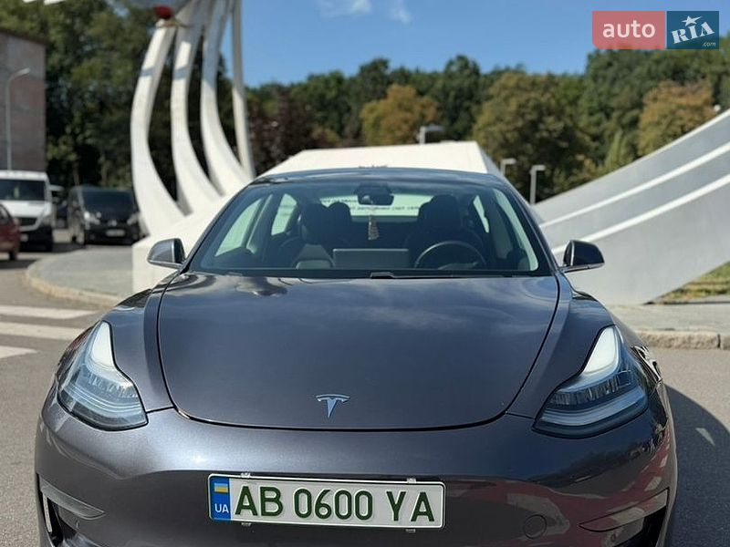 Седан Tesla Model 3 2020 в Виннице