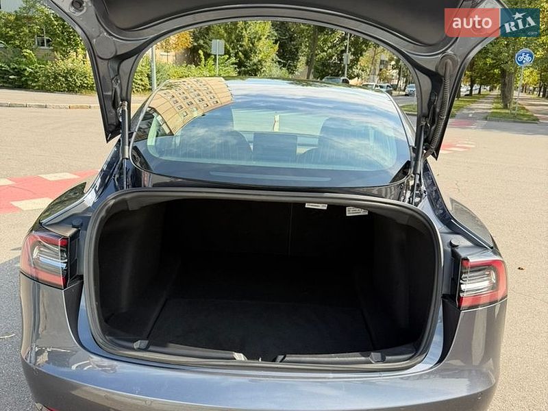 Седан Tesla Model 3 2020 в Виннице