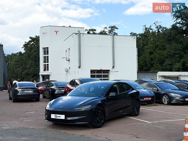 Седан Tesla Model 3 2024 в Києві