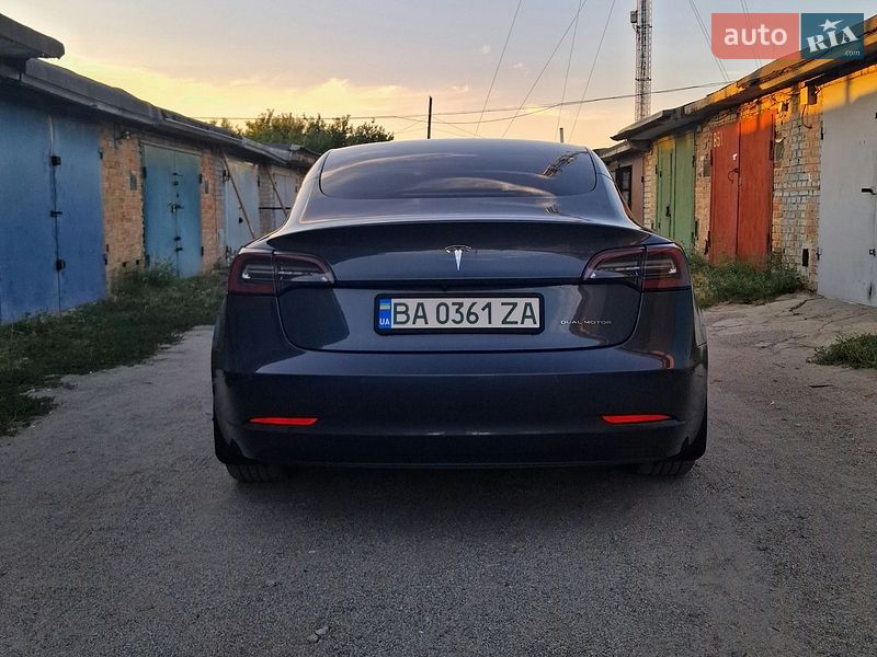 Седан Tesla Model 3 2021 в Кропивницькому