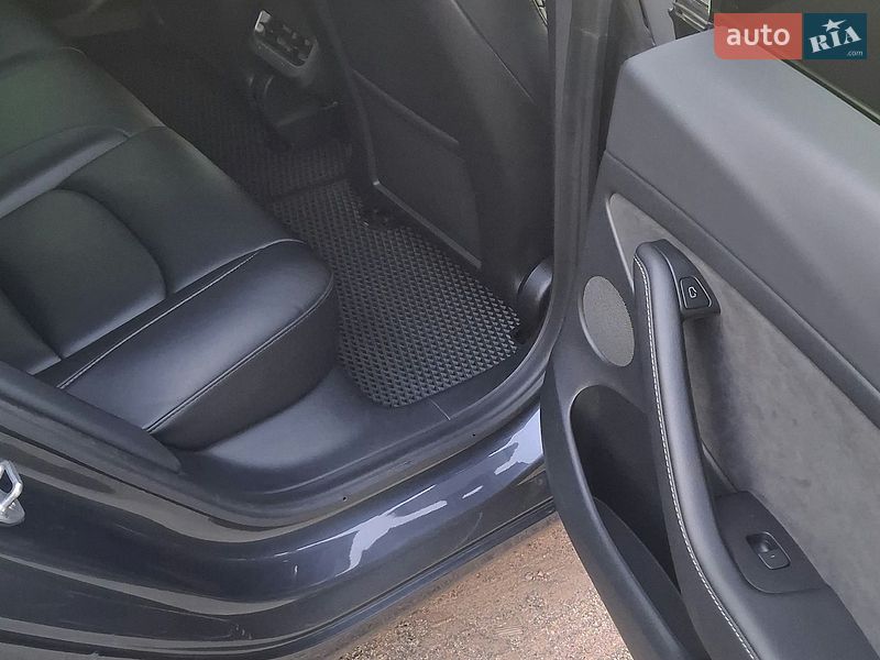 Седан Tesla Model 3 2021 в Кропивницькому