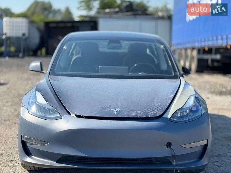 Седан Tesla Model 3 2022 в Бурштыне