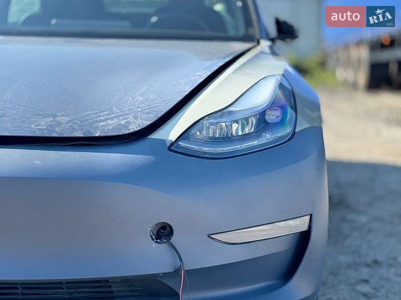 Седан Tesla Model 3 2022 в Бурштыне