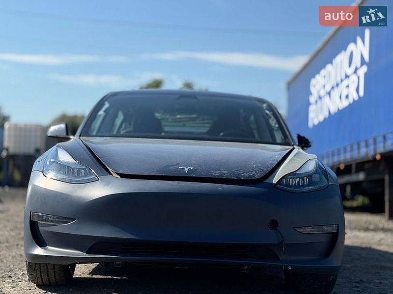 Седан Tesla Model 3 2022 в Бурштыне