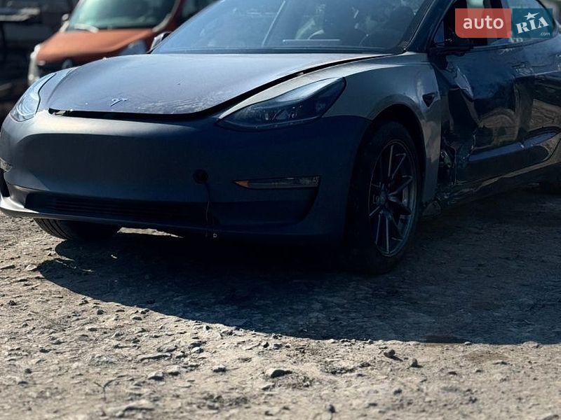 Седан Tesla Model 3 2022 в Бурштыне