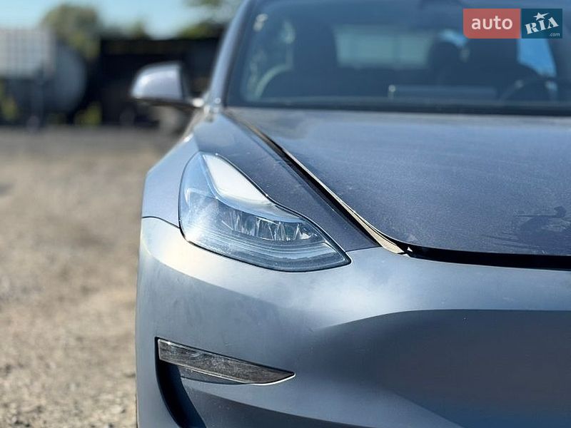 Седан Tesla Model 3 2022 в Бурштыне