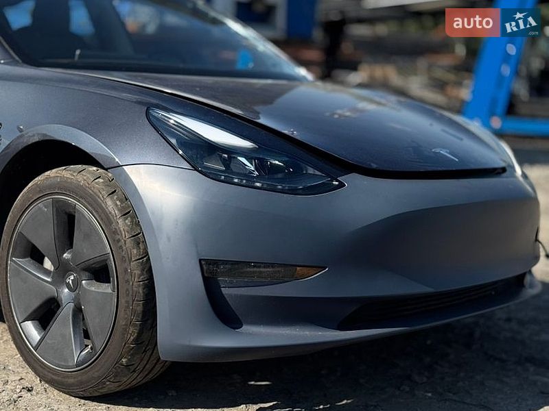 Седан Tesla Model 3 2022 в Бурштыне