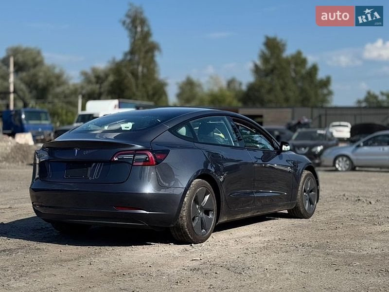 Седан Tesla Model 3 2022 в Бурштыне