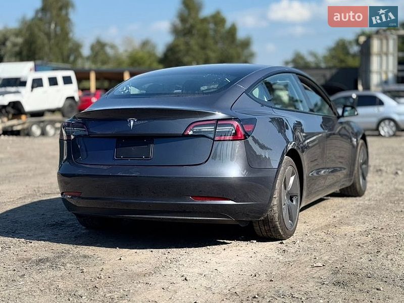 Седан Tesla Model 3 2022 в Бурштыне
