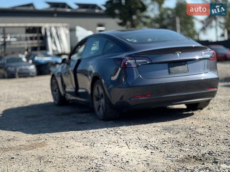 Седан Tesla Model 3 2022 в Бурштыне