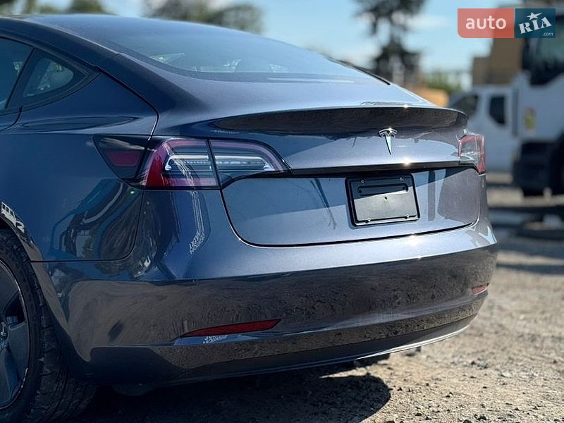 Седан Tesla Model 3 2022 в Бурштыне