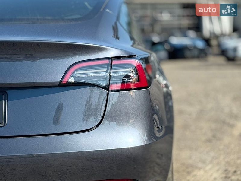 Седан Tesla Model 3 2022 в Бурштыне