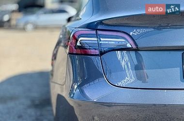 Седан Tesla Model 3 2022 в Бурштыне
