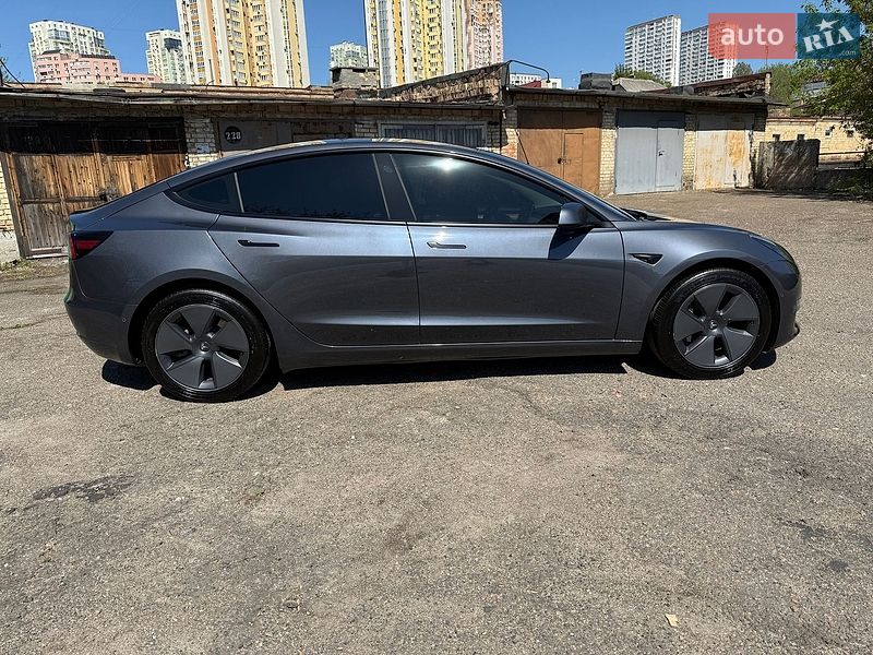 Седан Tesla Model 3 2022 в Києві