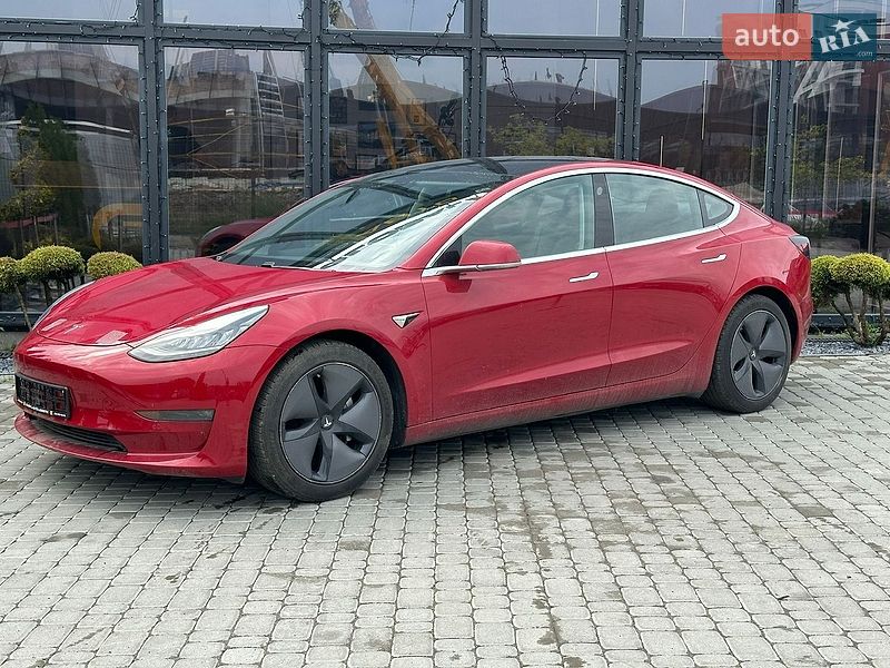 Седан Tesla Model 3 2018 в Львові