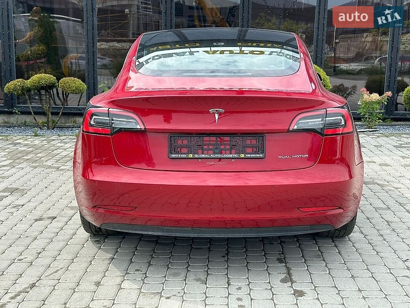 Седан Tesla Model 3 2018 в Львові