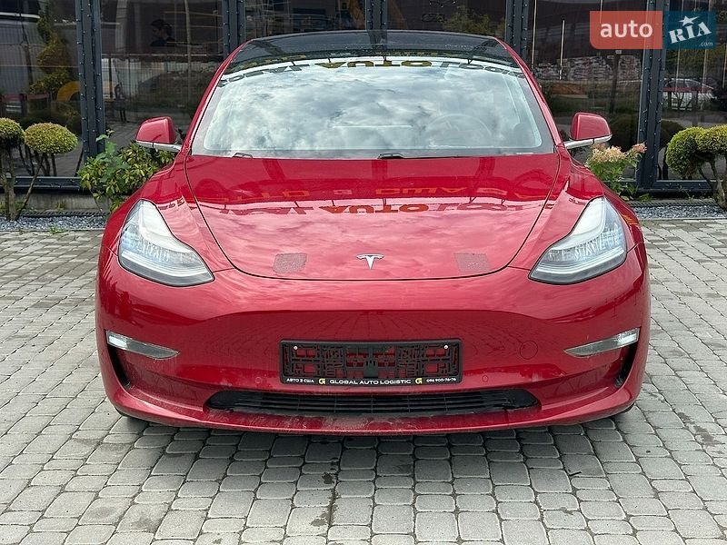 Седан Tesla Model 3 2018 в Львові