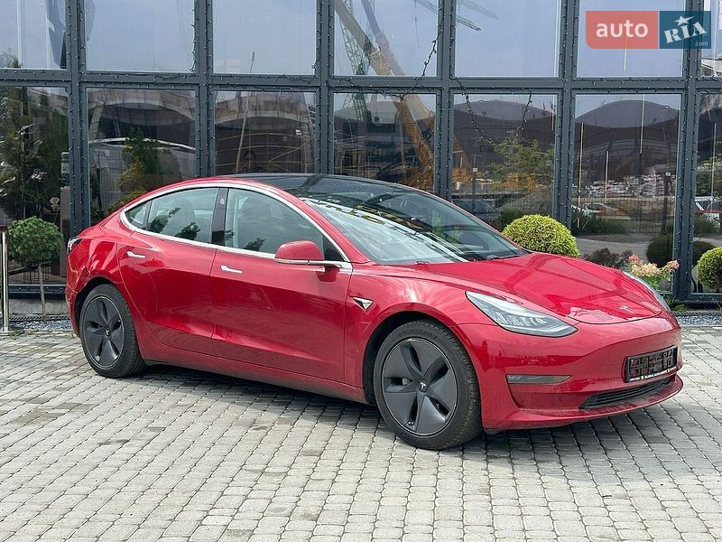 Седан Tesla Model 3 2018 в Львові