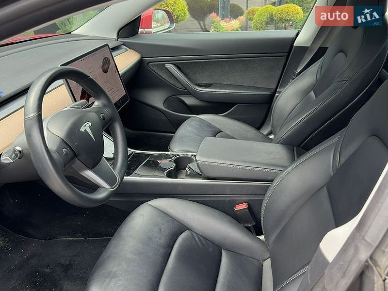 Седан Tesla Model 3 2018 в Львові