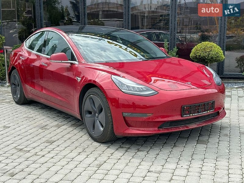 Седан Tesla Model 3 2018 в Львові
