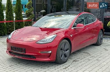 Седан Tesla Model 3 2018 в Львове